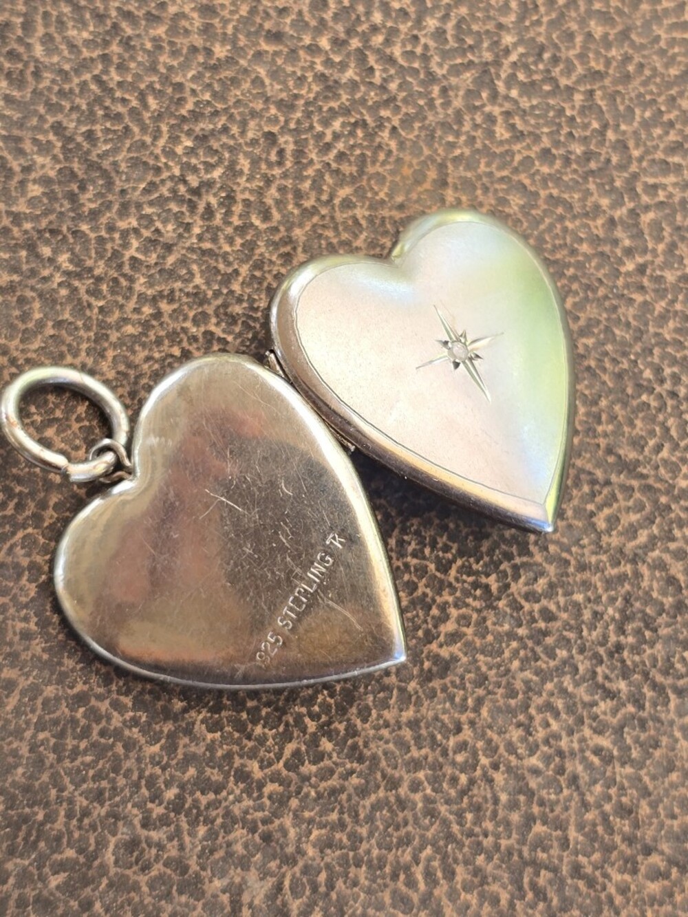 Brushed 925 sterling silver diamond star/sun burst center heart locket - Picture 8 of 16
